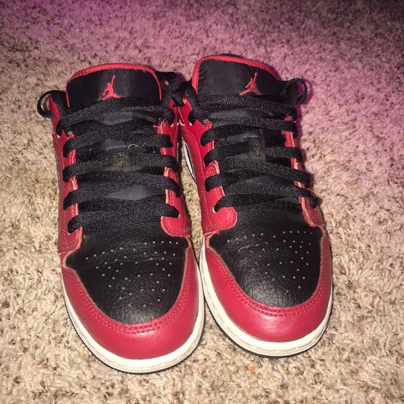 Jordan 1 Low Reverse Bread Peppled Swoosh - Picture 4 of 5